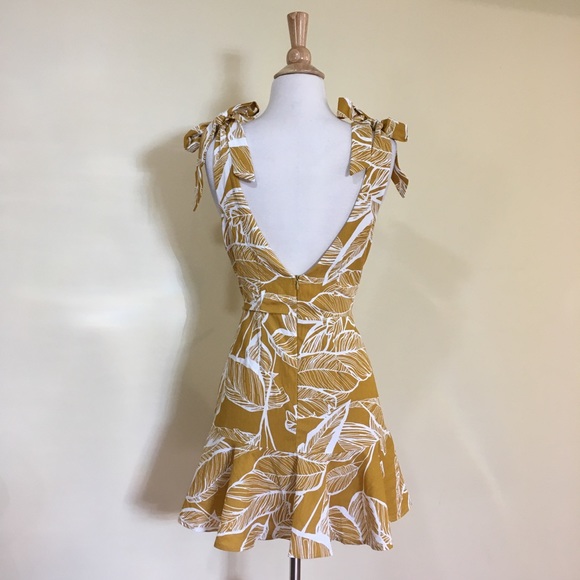 💥 CLEARANCE Deep V Back Ruffle Hem Floral Dress - Picture 4 of 5